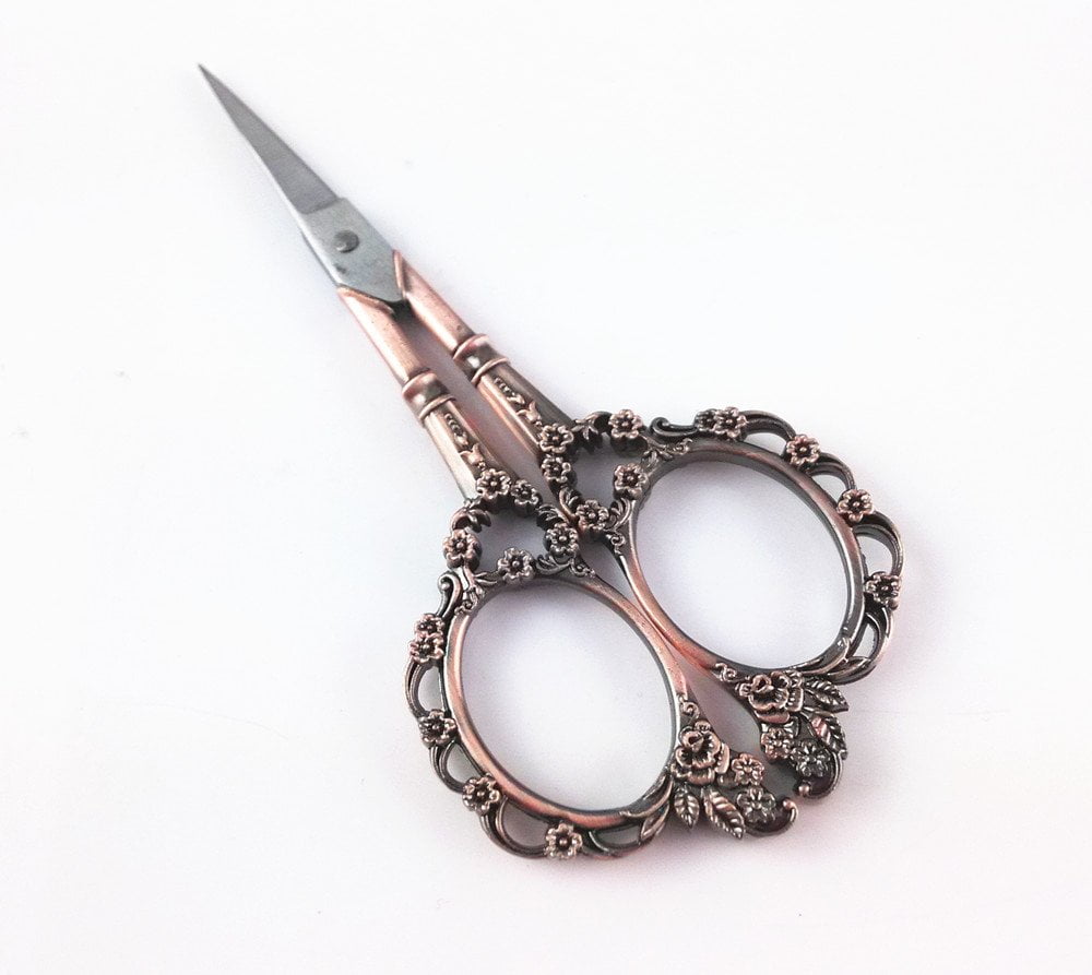 Yueton Vintage European Style Plum Blossom Needlework Embroidery Scissors (Copper) - Image 2